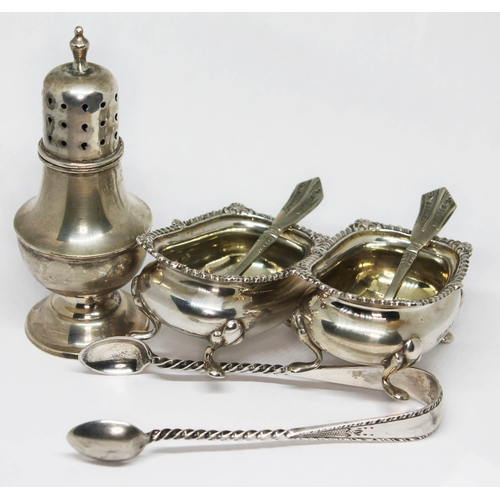 257 - Assorted hallmarked silver comprising a pair of salts (with EPNS spoons), a pair of sugar tongs and ... 