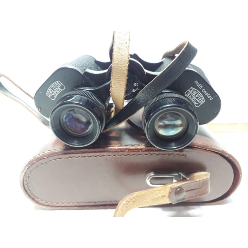 488 - A pair of Carl Zeiss Jena binoculars, Jenoptem 8 x 30w, serial number 118905 in case.