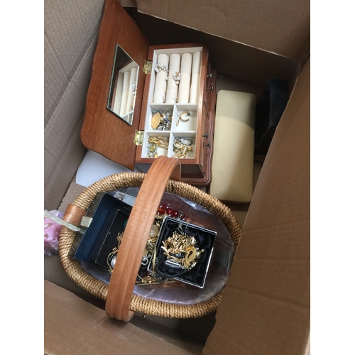 425 - Box with costume jewellery and a basket