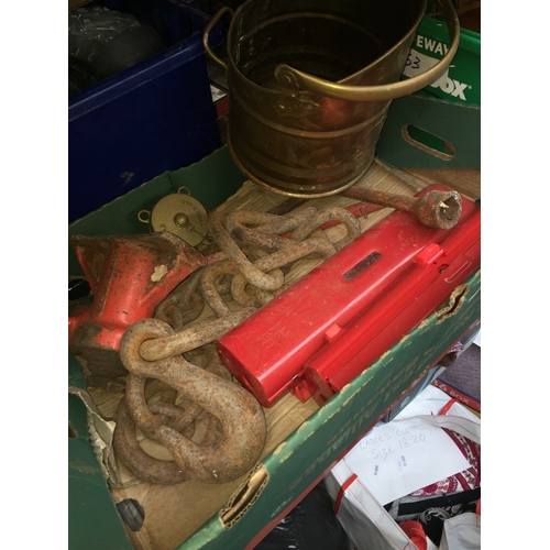 404 - A box of misc to include hydraulic jack, brass coal bucket, heavy link chain with hook and eye, etc.