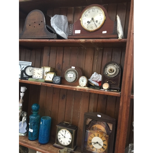 511 - Selection of mantel clocks, small clocks and clock parts