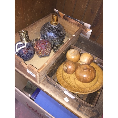 530 - Tray of scent bottles and tray of wooden fruit