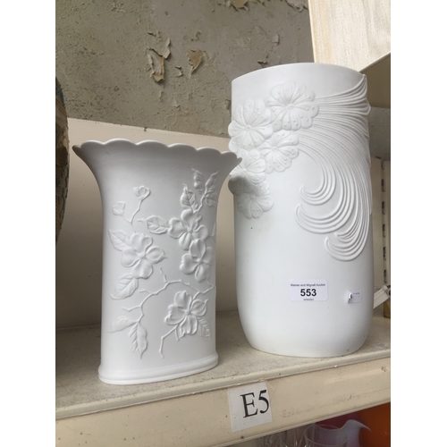 553 - Two kaiser porcelain vases