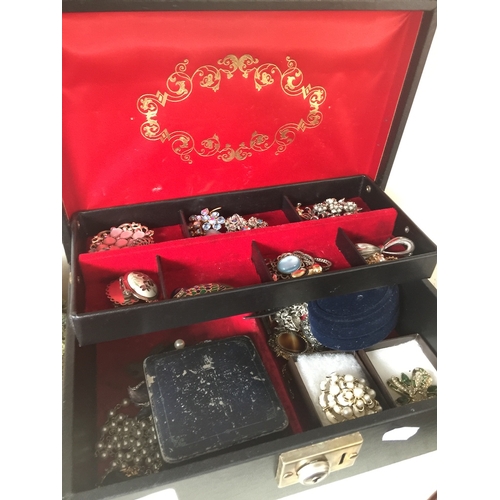 564 - A jewellery box containing costume jewellery