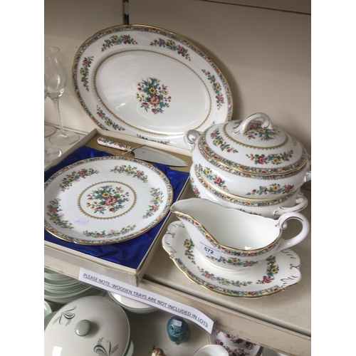 572 - Coalport Ming Rose serving items including cake plate and cake slice set