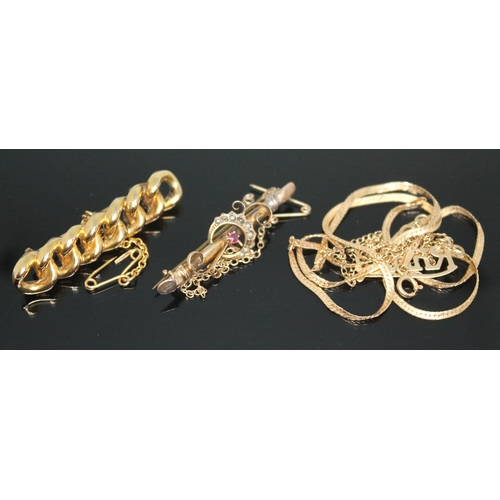 197 - A mixed lot comprising a hallmarked 9ct gold brooch formed from chain links, a cluster brooch marked... 