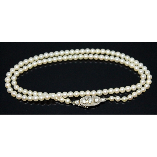 204 - A single strand of 107 cultured pearls, diameter ranging from approx. 2mm to 3mm, yellow and white m... 