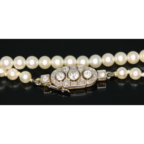 204 - A single strand of 107 cultured pearls, diameter ranging from approx. 2mm to 3mm, yellow and white m... 