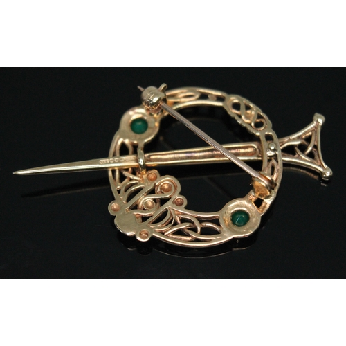 208 - A modern Celtic style brooch modelled as a kilt pin, hallmarked 9ct gold, sponsor's mark 'RSD', Lond... 