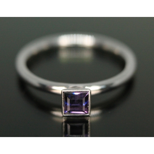 279 - A purple sapphire white gold ring, the bezel set square cut stone measuring approx. 3.5mm x 3.5mm, h... 