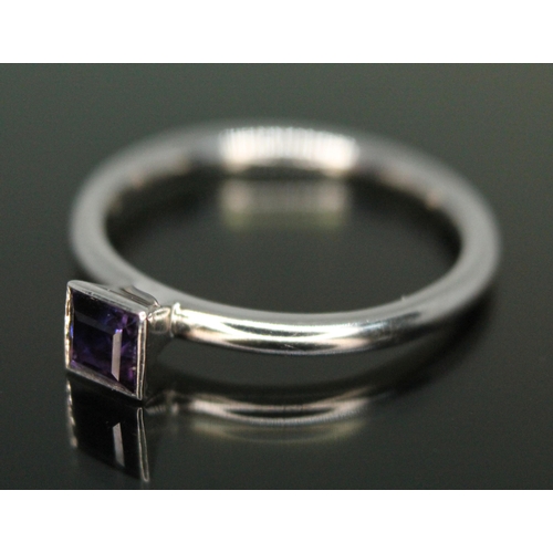 279 - A purple sapphire white gold ring, the bezel set square cut stone measuring approx. 3.5mm x 3.5mm, h... 