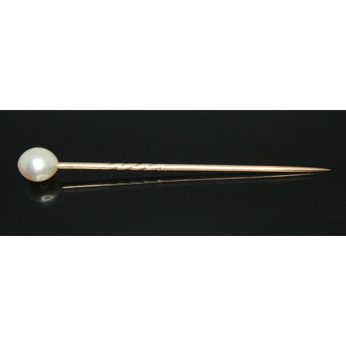 317 - A natural pearl stick pin circa 1900, the oval beaded pearl measuring approx. 7.98mm x 6.92mm, yello... 