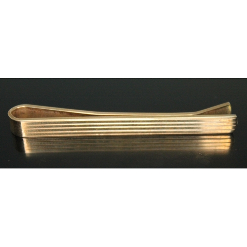 429 - A hallmarked 9ct gold tie clip, wt. 6.31g, length 54mm.