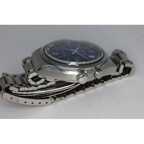 130 - A vintage stainless steel Seiko Bell-Matic automatic wristwatch 4006-6070, having signed blue dial w... 