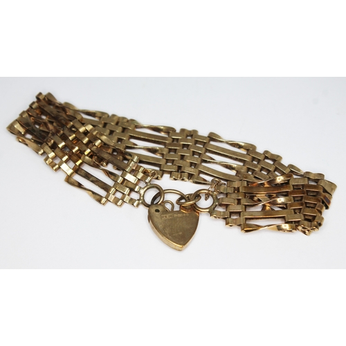 161 - A hallmarked 9ct gold gate bracelet, wt. 18.13g, length 16cm.