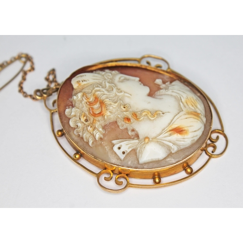 194 - An early 20th century finely carved oval shell cameo brooch, mount marked '15ct', length 46mm, gross... 