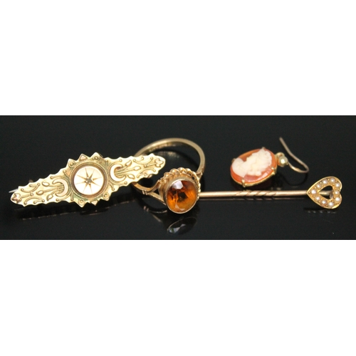 196 - A mixed lot comprising a citrine ring marked '9ct GOLD', a brooch marked '9ct', a yellow metal stick... 