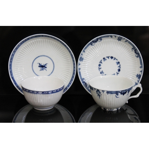 351 - A matched pair of Worcester porcelain tea cups/bowl and saucers, circa 1760, each decorated in blue ... 