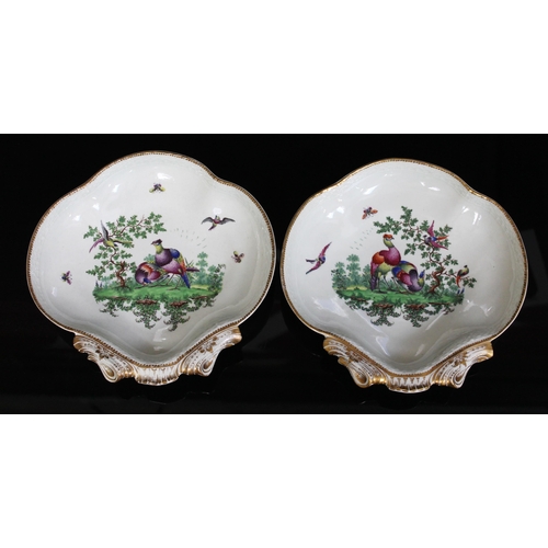 353 - A pair of Worcester porcelain dishes, circa 1770, of shell shape and each with hand painted decorati... 