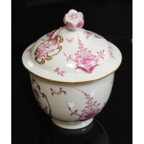 344 - A Worcester porcelain sucrier, circa 1780, with flower head finial to lid, pink floral designs and g... 