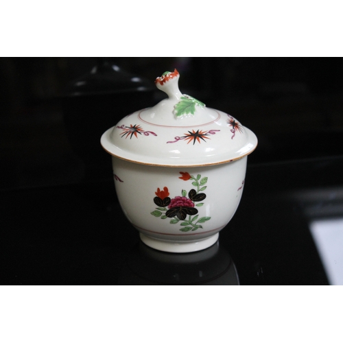 345 - An 18th century English porcelain sucrier, probably Worcester, with floral finial, black and orange ... 