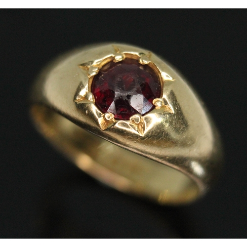 106 - An 18ct gold garnet signet ring, sponsor's mark rubbed, London 1923, gross wt. 6.07g, size L/M.