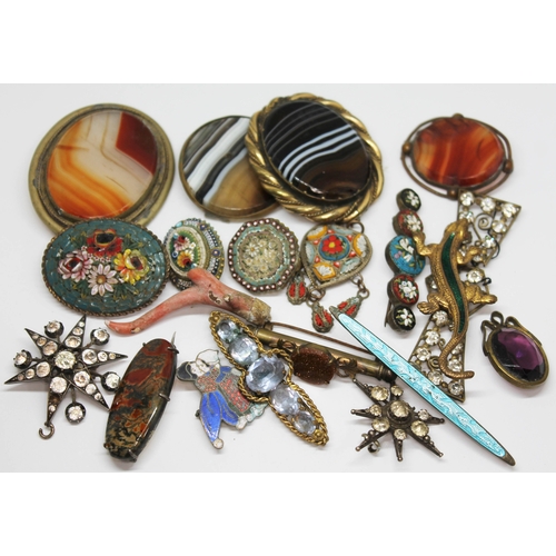 173 - A mixed lot of antique and vintage jewellery including agate brooches, micro-mosaics, paste set jewe... 