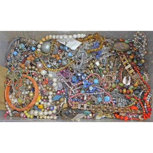 184 - A large quantity of costume jewellery.