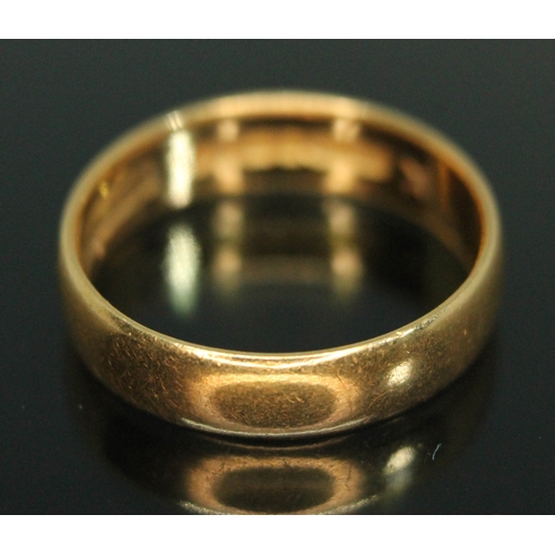 77 - A hallmarked 22ct gold wedding band, wt. 3.66g, size K/L.