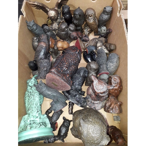 82 - A box of assorted owl statues to include cast, coal and resin etc.