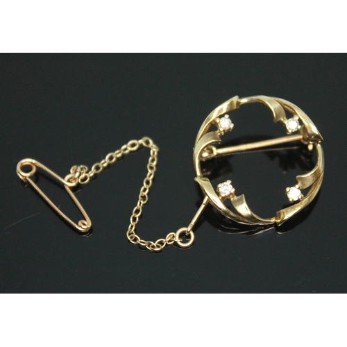 124 - A 9ct gold diamond brooch, diameter 21mm, gross weight 2.50g.