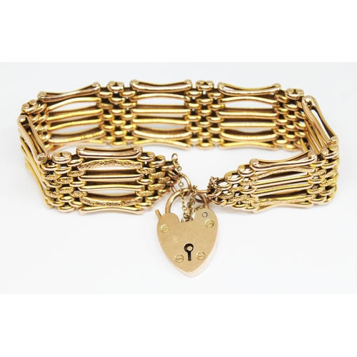 192 - An antique gate bracelet with heart shape 'lock' clasp, both clasp and chain marked '9ct', length 18... 