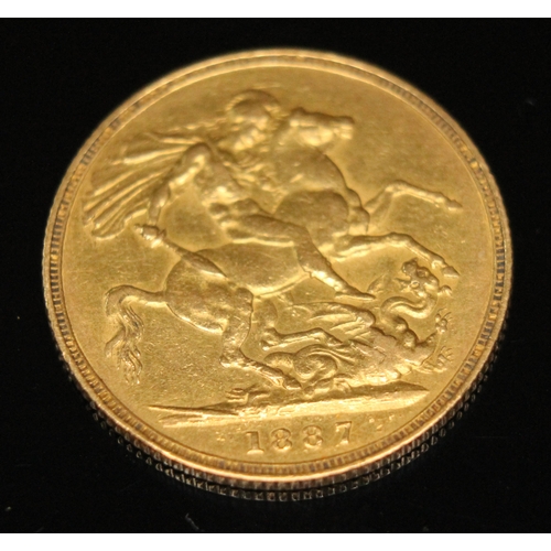 252 - Victoria 1887 sovereign, 10% buyer's premium (inclusive of VAT), normal online bidding fees apply.