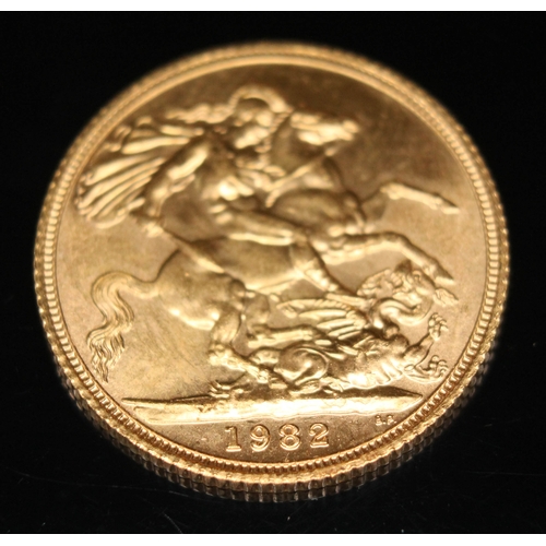 254 - Elizabeth II 1982 sovereign, 10% buyer's premium (inclusive of VAT), normal online bidding fees appl... 