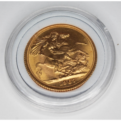 262 - Elizabeth II 1967 sovereign, 10% buyer's premium (inclusive of VAT), normal online bidding fees appl... 