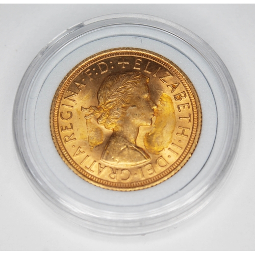 263 - Elizabeth II 1963 sovereign, 10% buyer's premium (inclusive of VAT), normal online bidding fees appl... 