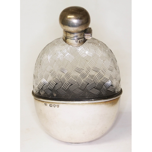 285 - A Victorian silver and etched glass hip flask, of oval form with bayonet fitting, William Hutton & S... 