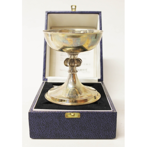 306 - A cased silver goblet commemorating the 900th anniversary of Lincoln Cathedral, limited edition numb... 