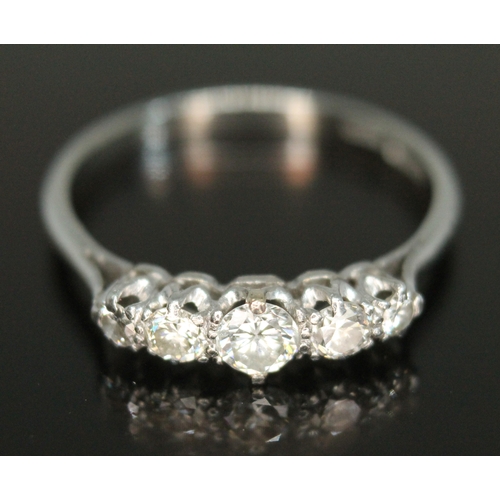 312 - A five stone diamond ring, the round brilliant cut stones weighing approx. 0.07, 0.11, 0.16, 0.10 & ... 