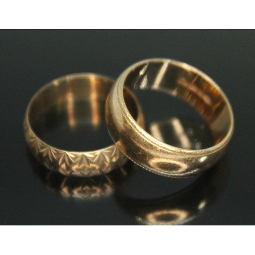 319 - Two hallmarked 9ct gold wedding bands, weight 7.70g, size O/P.