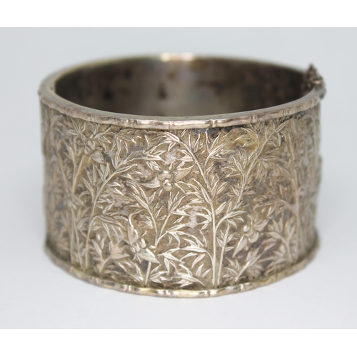 175 - A Chinese silver bangle, the exterior decorated with bees amongst bamboo, indistinct two character m... 