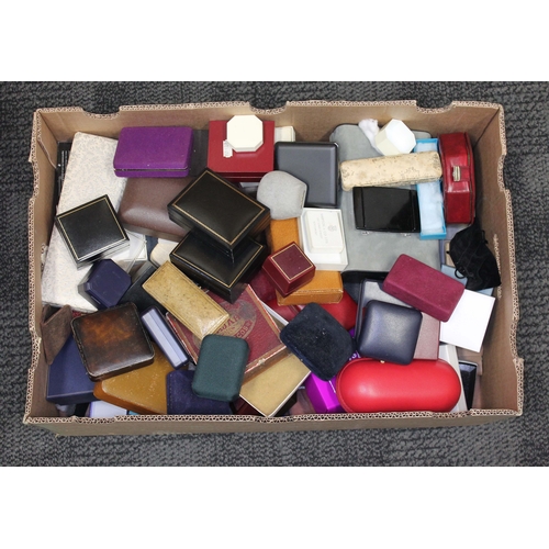 354 - A quantity of vintage and modern jewellery boxes.