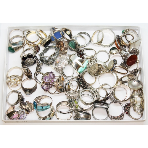 363 - A tray of assorted rings, many marked '925' or 'silver' etc, various settings and styles.