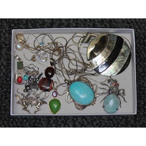 374 - A tray of assorted jewellery including a spider pendant, a pair of nude pixie earrings, many items m... 