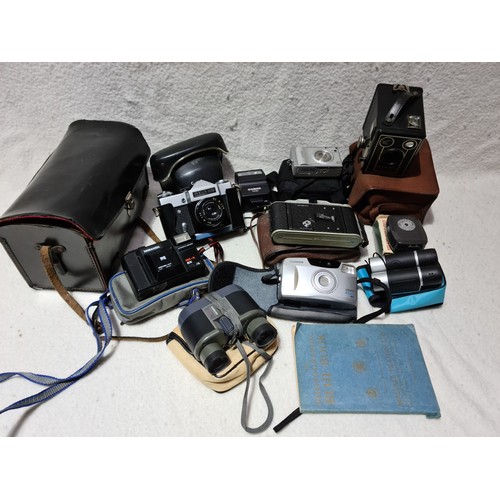 300 - A box of assorted cameras including a digital Finepix, a Brownie, a Prinzflex 500, a Coronet Rapide,... 