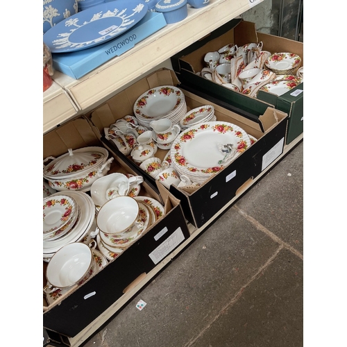 699 - A box of Royal Albert Old Country Roses (appx 34 pieces), and 2 boxes of table ware with similar pat... 