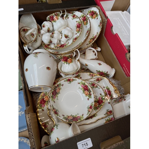 715 - Royal Albert, Old Country Roses, 29 pieces