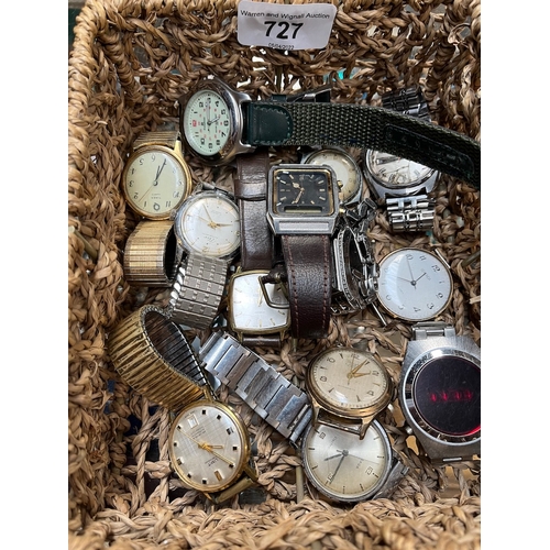 727 - A group of thirteen vintage wristwatches.