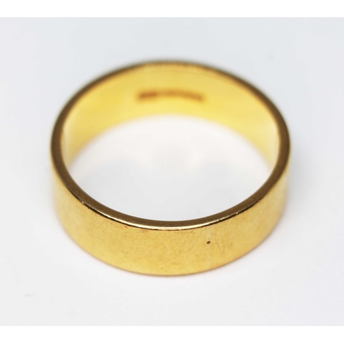 133 - A 22ct gold wedding band, sponsor's mark 'Gld', Birmingham 1985, wt. 6.9g, size O.