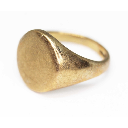 134 - A 9ct gold signet ring, sponsor's mark 'EWN', Birmingham 1993, wt. 9.5g, size T/U.